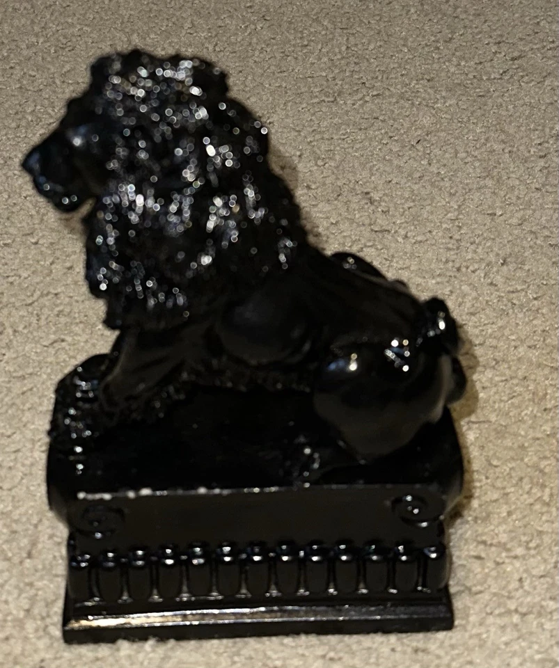 Black 8"x 5"x 2" Lion Statue/Figurine Garden Ornament/Paperweight  - Image 2 of 4
