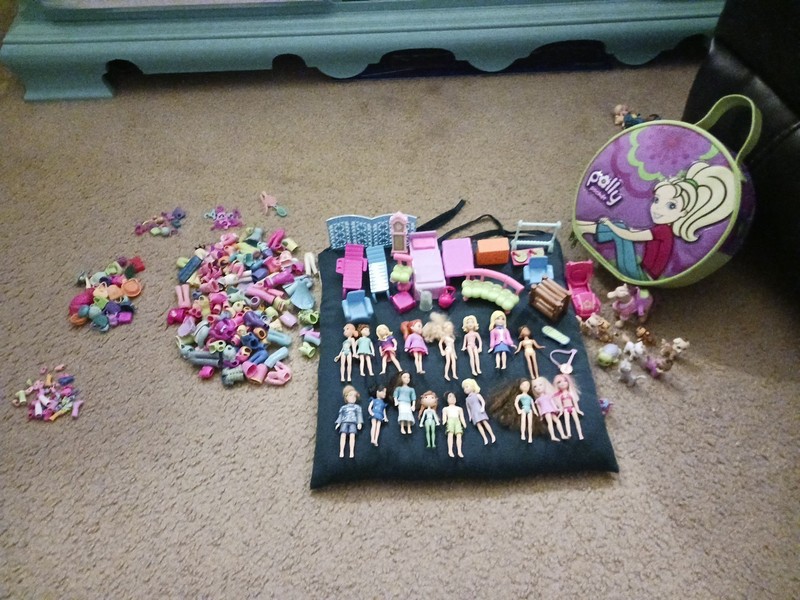 Lot Of Mixed Polly Pocket Dolls And Accessories