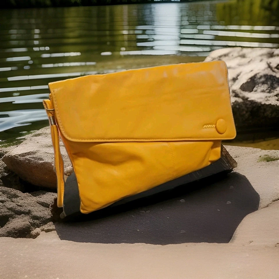 Bolso de Mano Vintage Años 80 Amarillo Mostaza Pacific Connections Con Muñequera (Grande) Foto 3 de 4