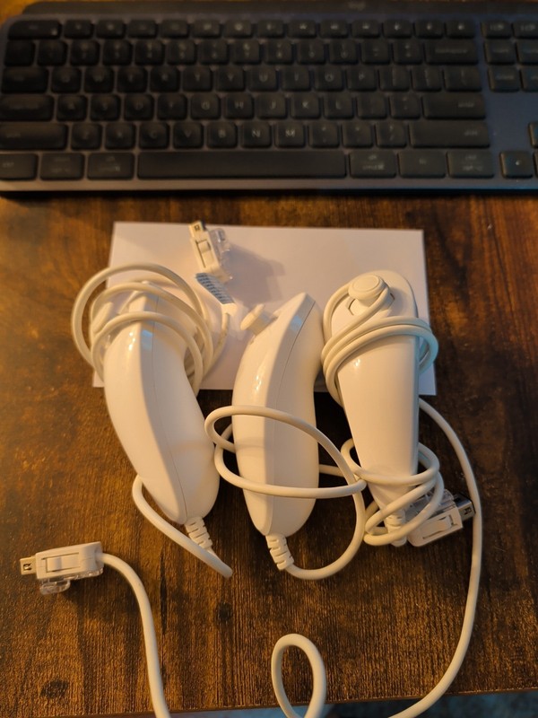 White Nunchuck Nintendo Wii / U OEM GENUINE OFFICIAL RVL-004 Controller set of 3