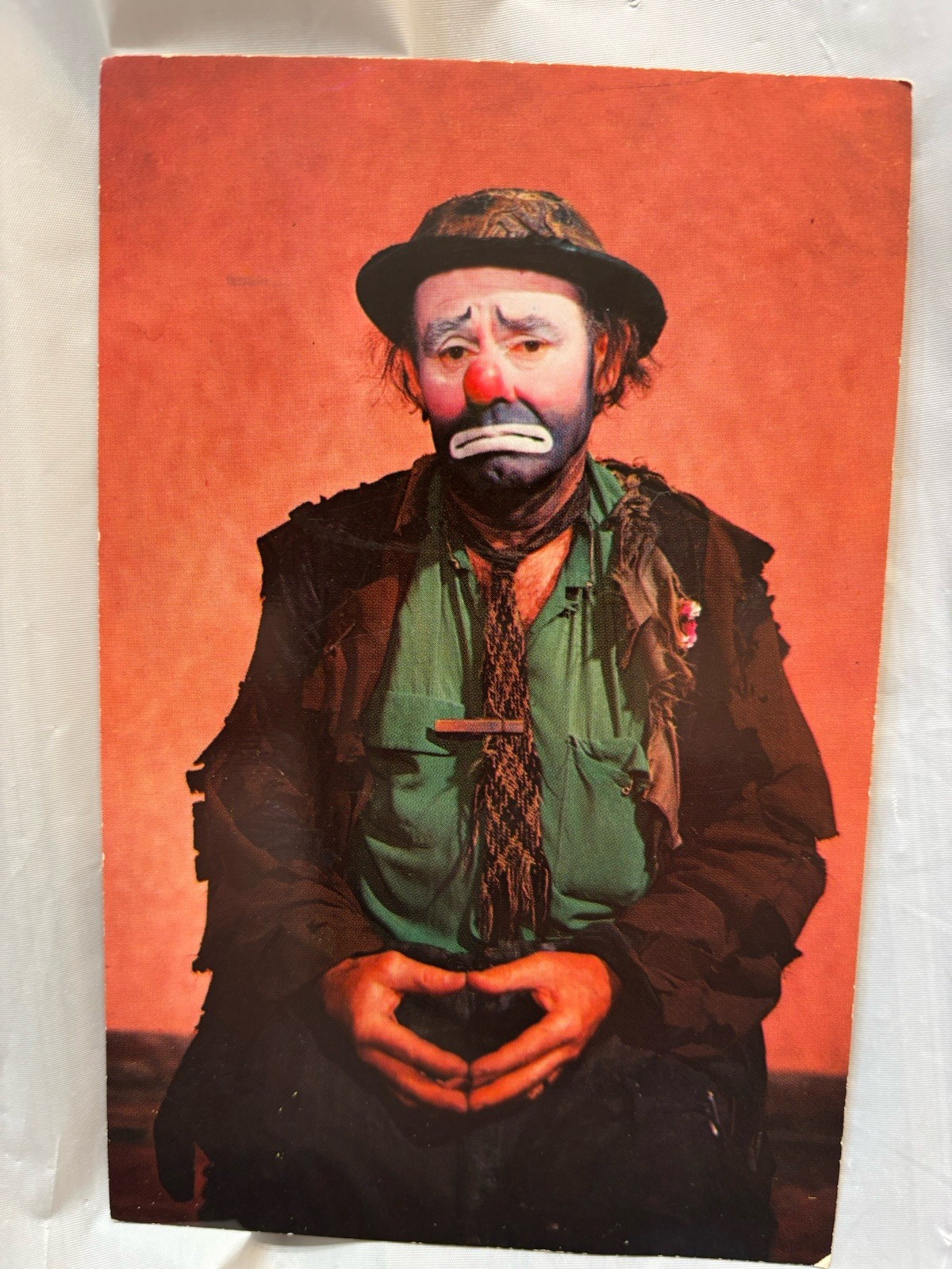VINTAGE UNPOSTED POSTCARD EMMETT KELLY AS "WEARY WILLIE" WORLD FAMOUS CLOWN
