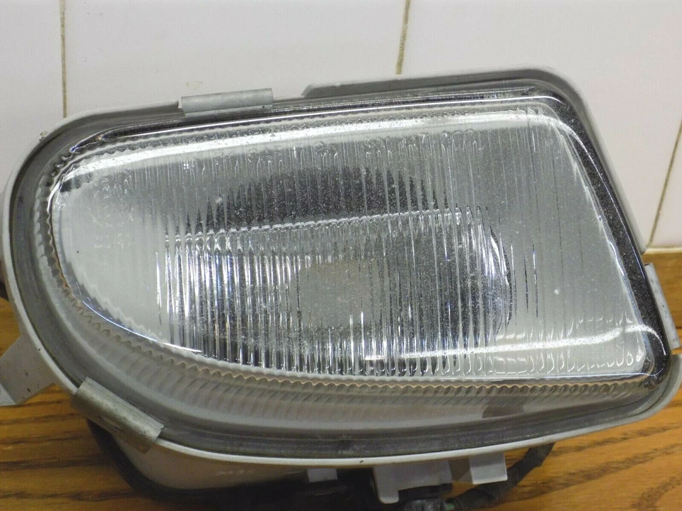 1998-2003 Mercedes Benz 320 CLK Fog Light Passenger - Image 4 of 4