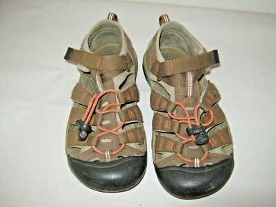 Nice pair of Youth Keen Newport Sandals size 7.5/8