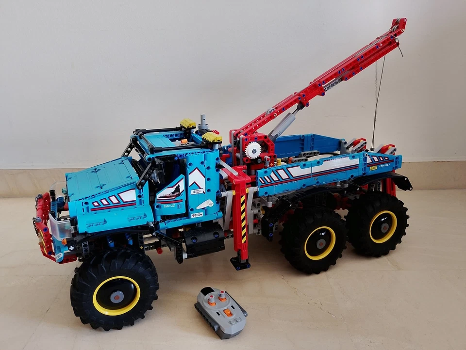 LEGO Technic 42070 6x6 All Terrain Tow Truck, foto 1 de 4