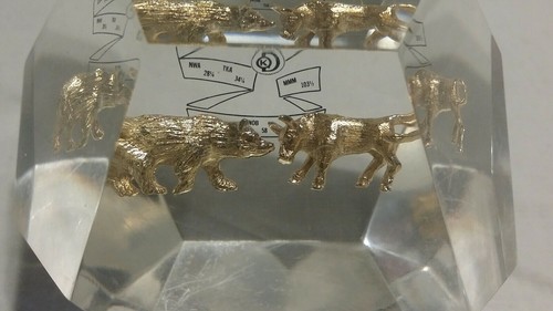 Wall Street Lucite Deal Toy Trophy Bull And Bear - Picture 3 of 10