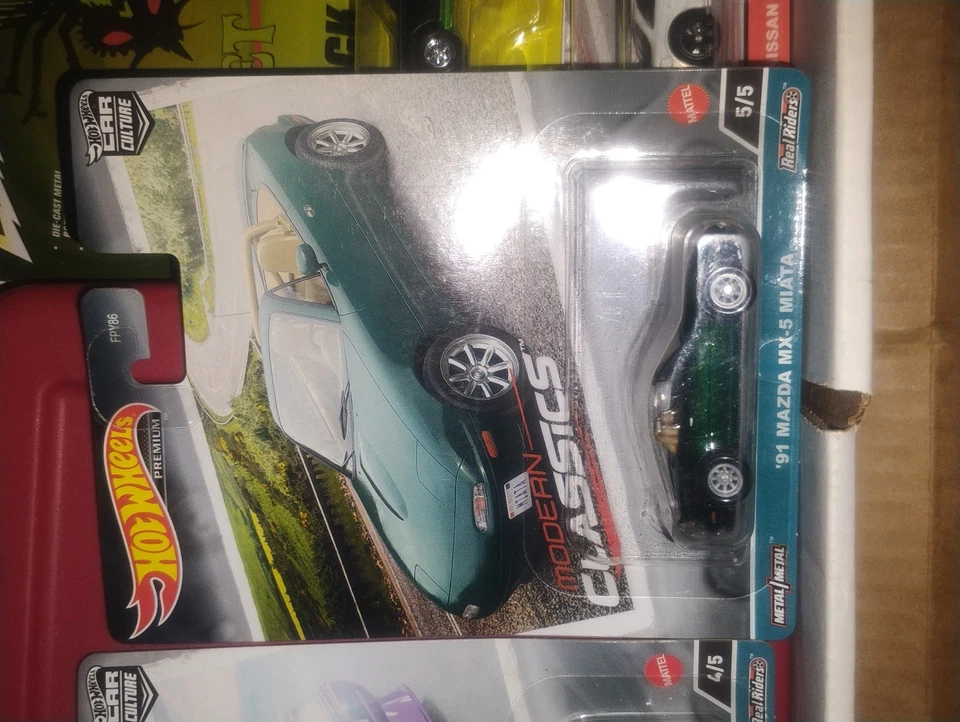 HOT WHEELS PREMIUM LOT OF 3 MODERN CLASSICS 2023 MIATA FIAT VW - Image 2 of 4