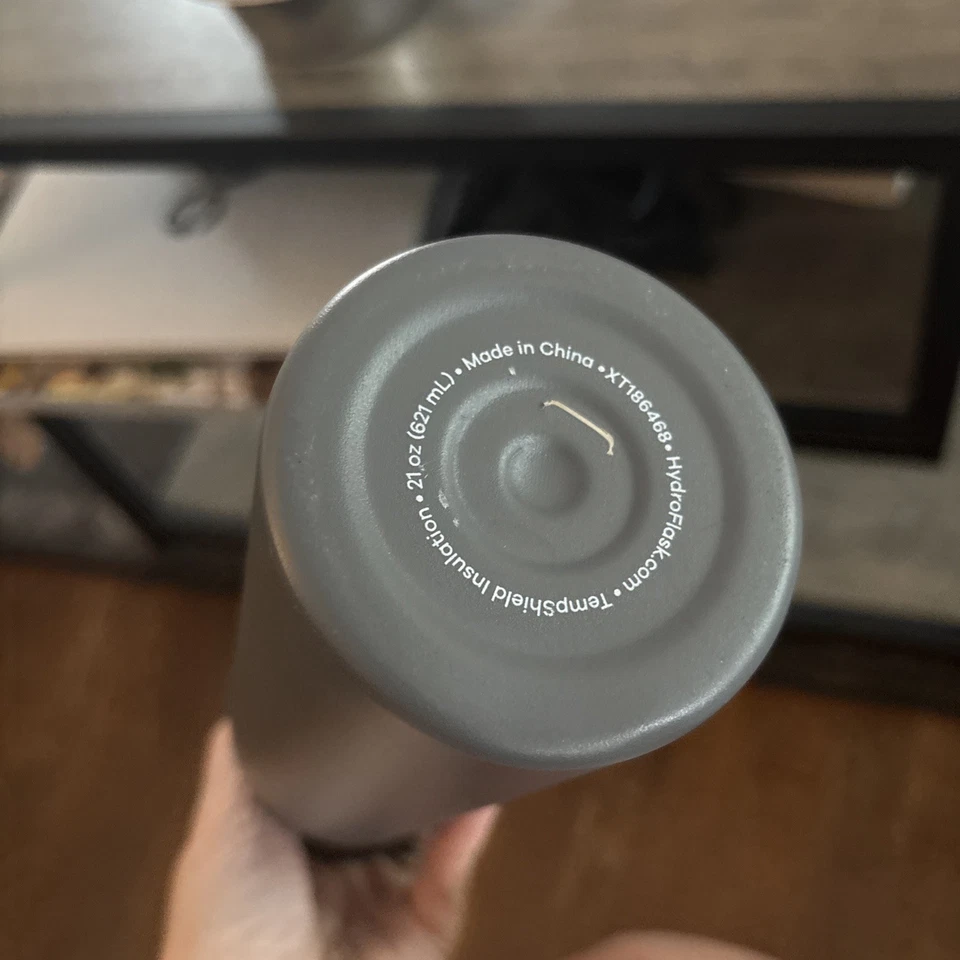 Botella de agua Hydro Flask 24 oz tapa flexible protector de temperatura aislado acero inoxidable gris usado en excelente estado Foto 3 de 4