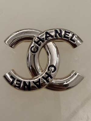 Chanel CC Logo Brosche Anstecknadel goldfarben Punze B25 C Made in Italy