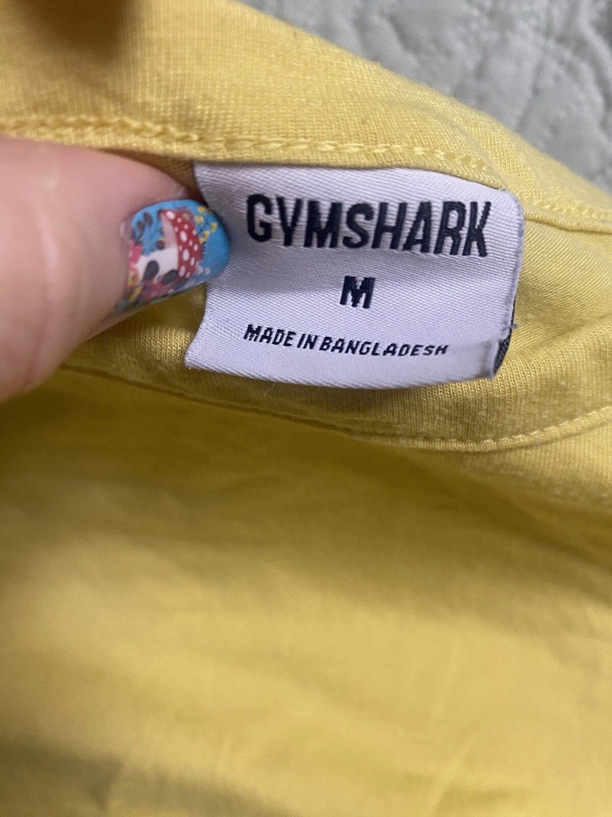 gymshark essential slanted hem line small hole shirt