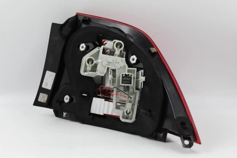 Левый задний фонарь на четверть панели смонтирован VIN Y SWB 2014-2018 VOLVO S60 #4003 - Изображение 2 из 4