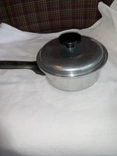 Vintage Enterprise Sauce Pan Aluminum pot cooker 2 Qt Round W/Lid