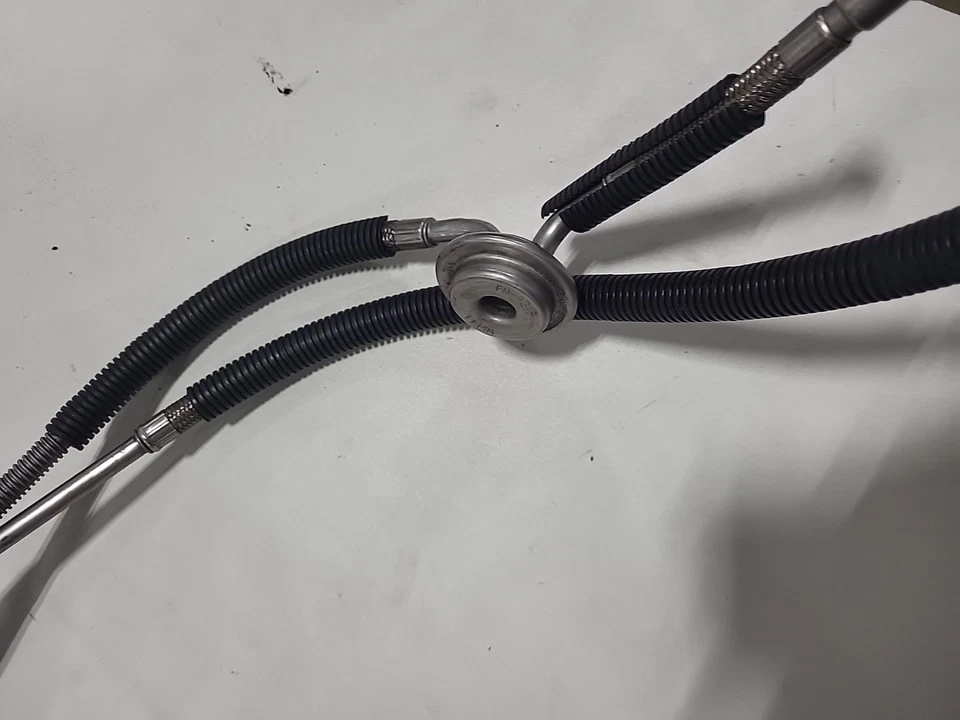 Corvette C4 LT1 1992 OEM líneas de suministro de combustible retorno de alimentación OEM filtro cercano al riel GM Foto 4 de 4