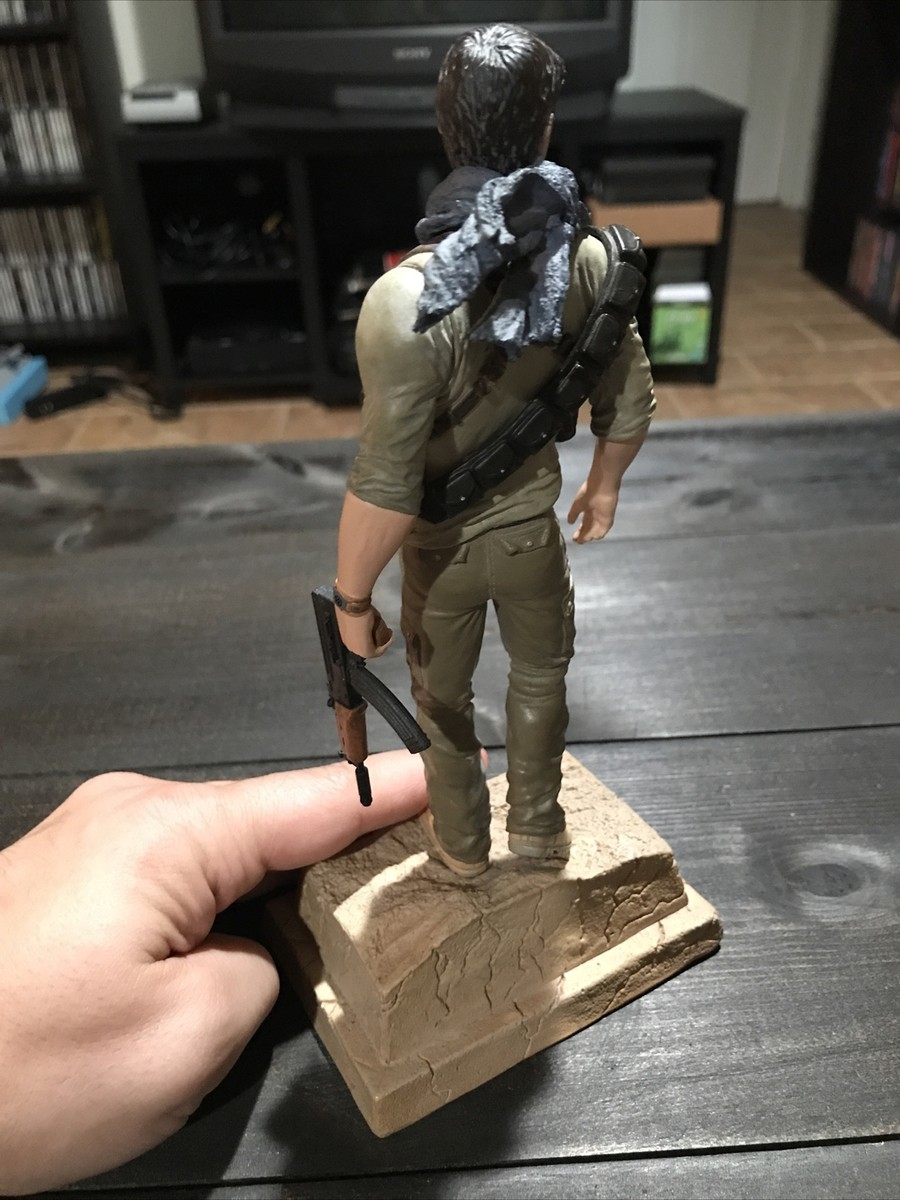 Uncharted 3 PS3 Drake's Deception SideShow Collectibles Nathan Drake Figure