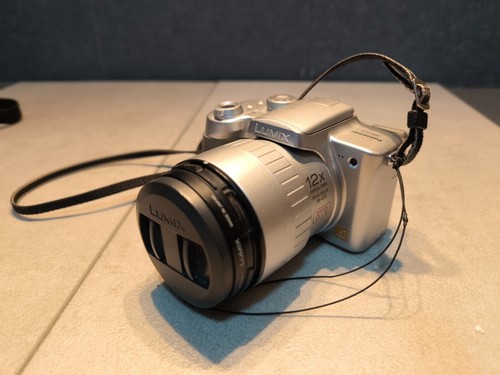Panasonic Lumix DMC-FZ5 5MP Digital Camera Working but NO BATTERY