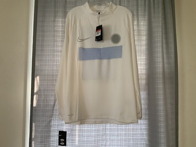 nike aeroadapt strike