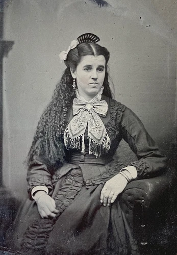 ORIGINAL! CIVIL WAR ERA WOMAN 1/6 PLATE TINTYPE PHOTOGRAPH