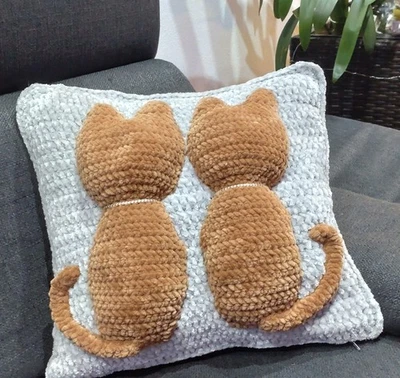 3D Deko Kissen Katzen (40×40 cm) – Handmade Sofakissen – 2 Katzen Design - Bild 1 von 2