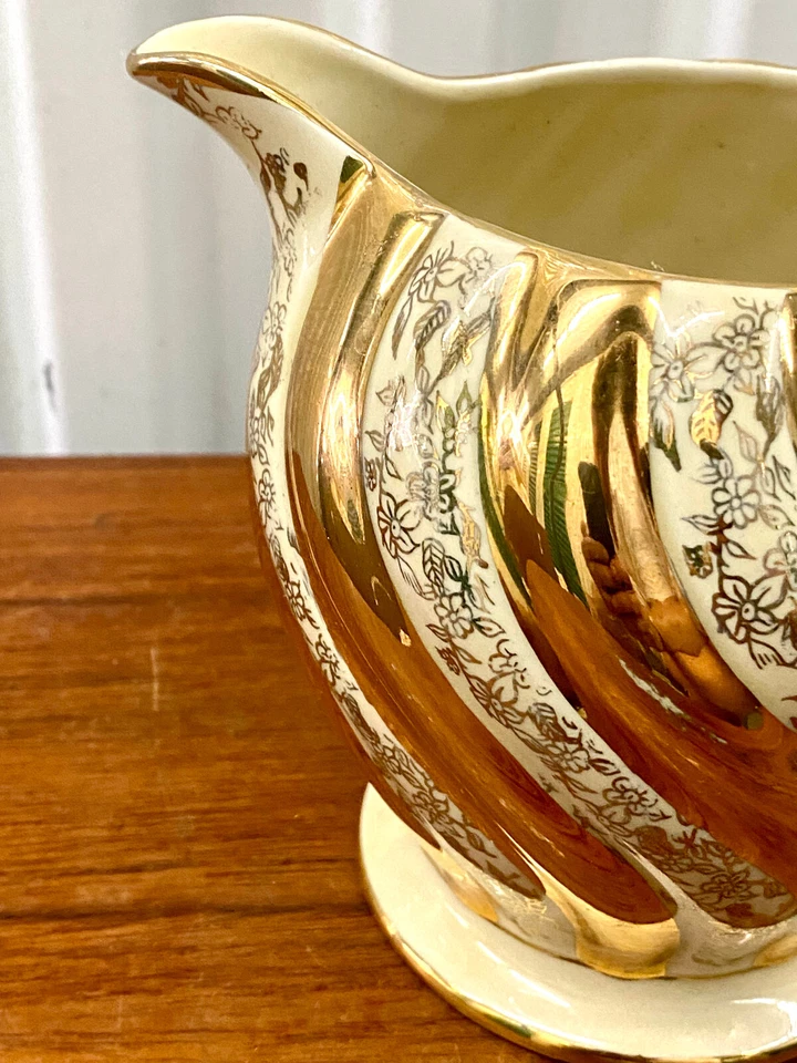 Vintage Sadler 1539 Gold Swirl Creamer - image 2 of 4
