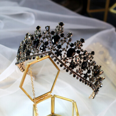 ブラックペイント　Tiara ティアラ Amazon.com: SWEETV Black Gothic Crown Tiara for Women, Black