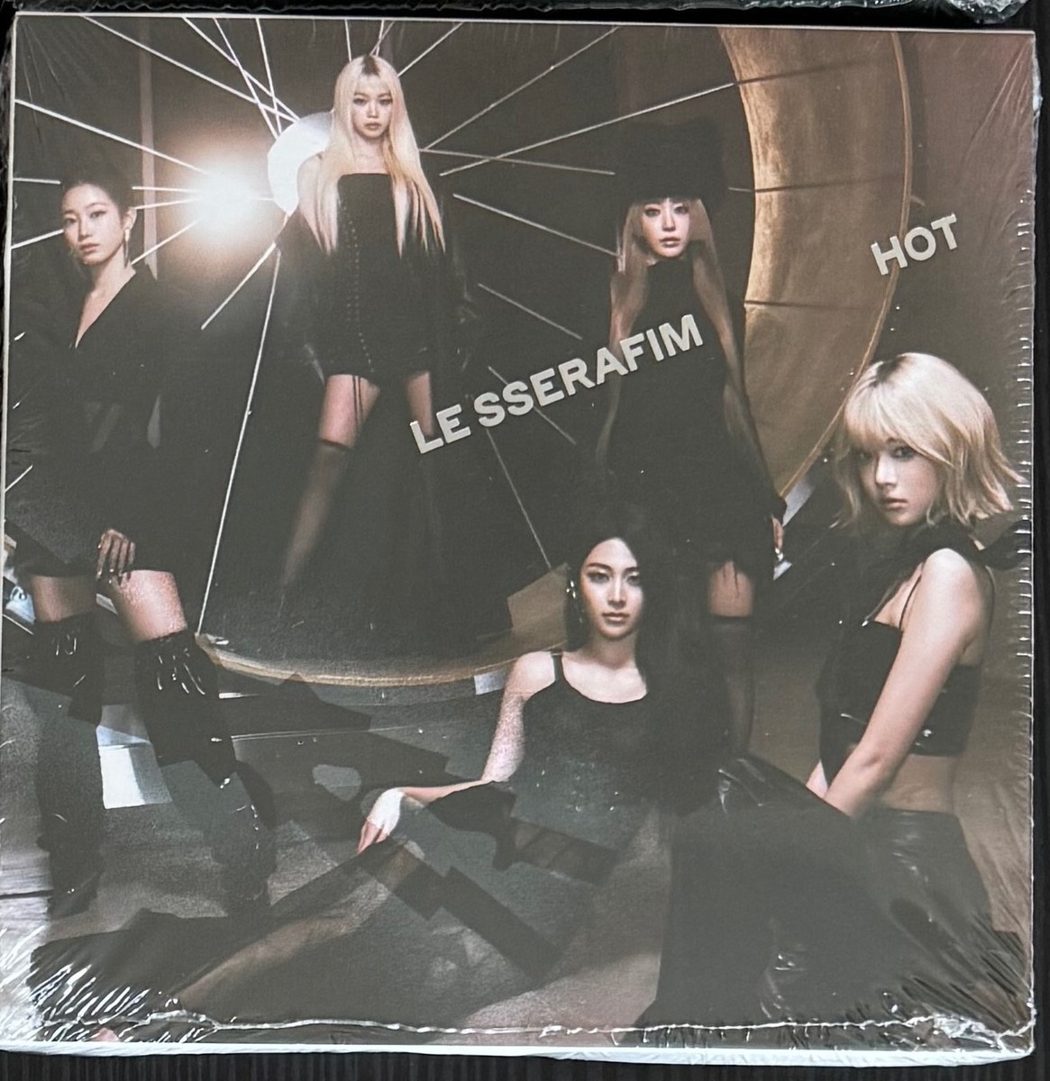 LE SSERAFIM 'HOT' 5th Mini Album Standard Compact hello82