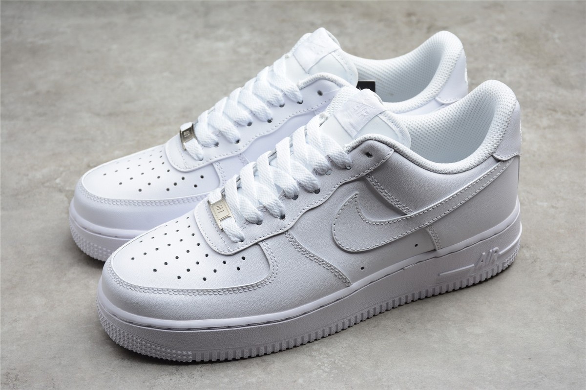 ★極美品★NIKE AIR FORCE 1 07 Triple White Nike Air Force 1 Low Triple White '07 BRAND NEW, MEN AND WOMEN