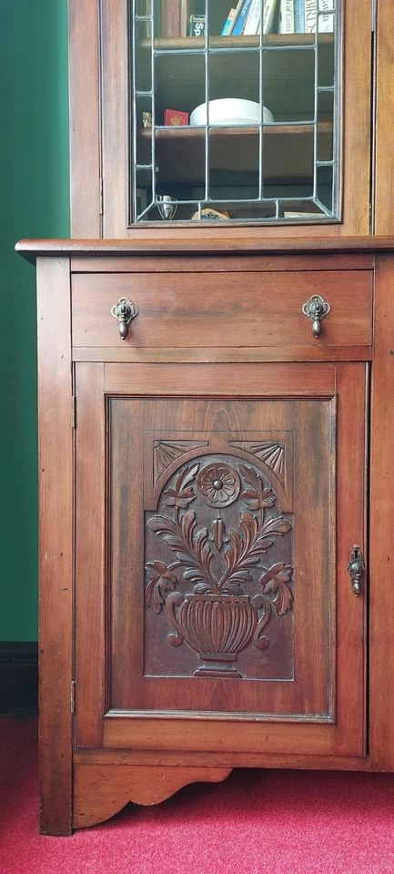 Stunning antique Mahogany bookcase with leaded glass doors, drawers & a cupboard - Image 4 of 4