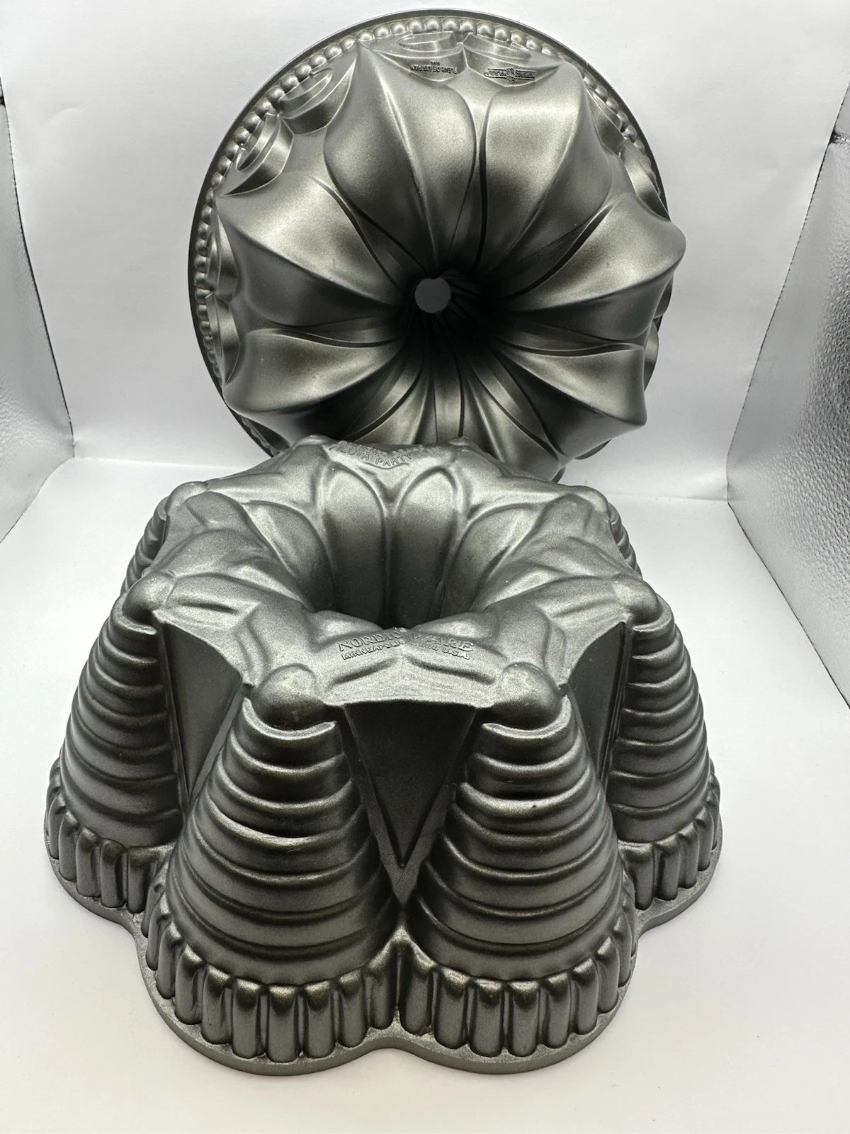 2 Nordic Ware Bundt Pan Mold Non-Stick Cast Aluminum Fluer De Lis Holiday Fiesta