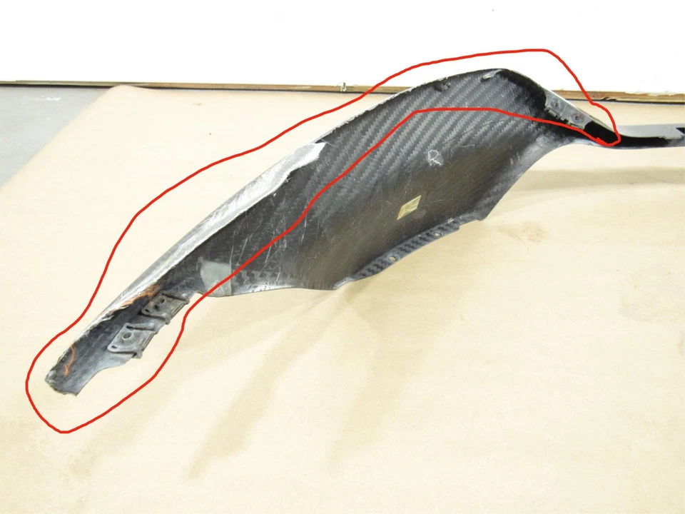 Divisor de parachoques delantero de fibra de carbono 12-18 Aston Martin Vanquish 2014; #9 Foto 3 de 4