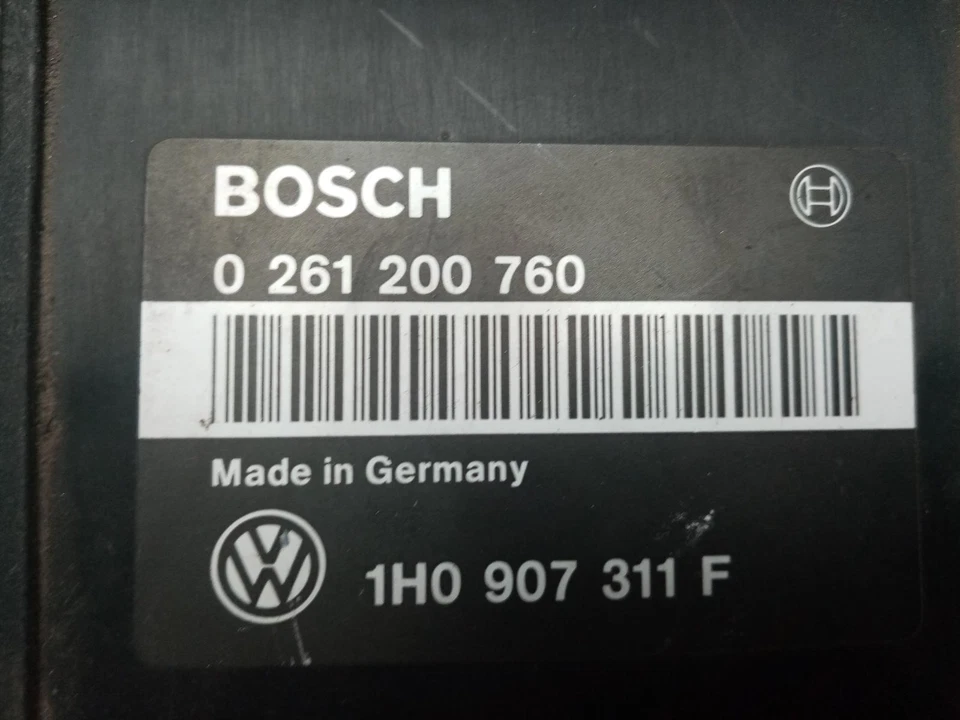 Volkswagen Golf 1992-1998 Engine ECU Bosch 0261 200 760   1H0 907 311 F — 第 2/3 张图片