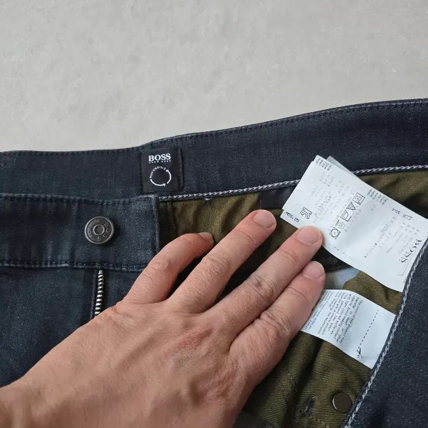 Hugo Boss Men's Slim Fit Blue Jeans 34/32 thumbnail 5