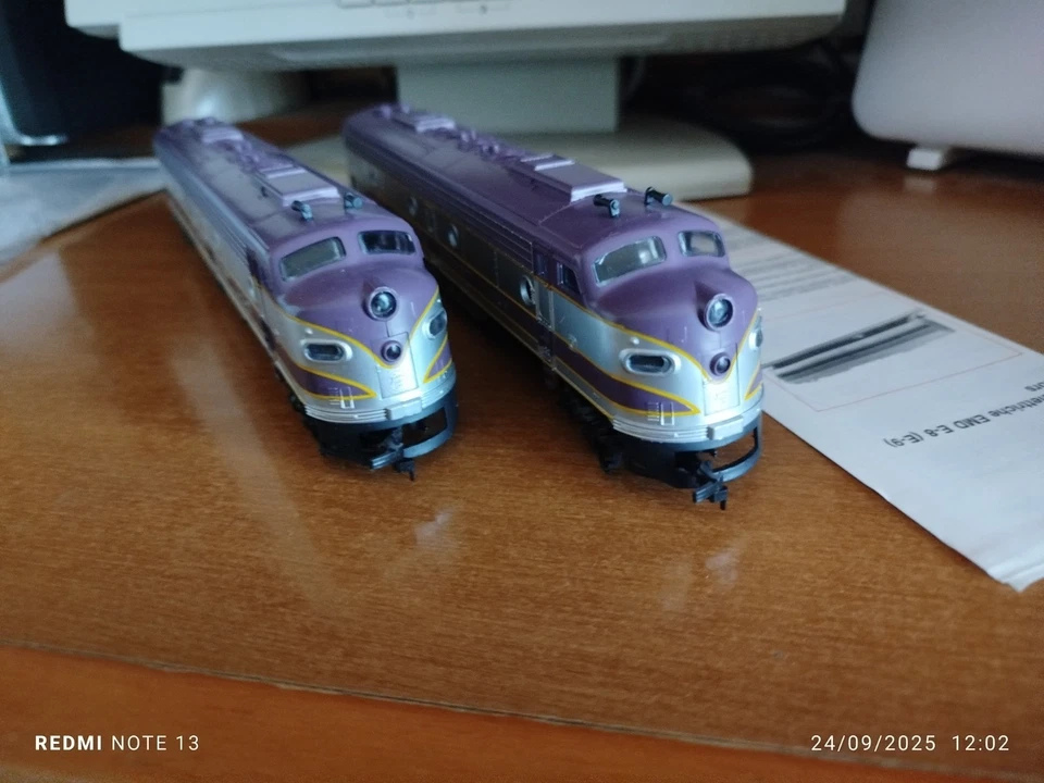 Coppia di locomotori USA RIVAROSSI EMDE 8 Atlantic coast line Art.1945 - Immagine 4 di 4