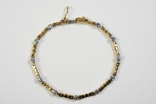 O08V06 Gold 585 14kt Bracelet with Nat. diamonds add approx 0.90ct