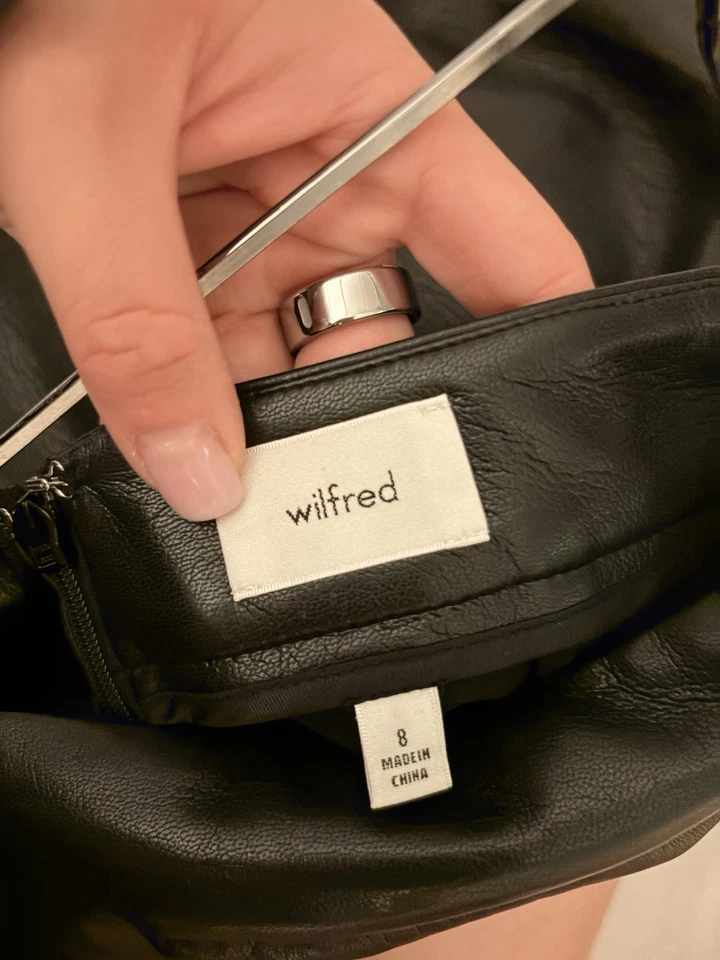 Wilfred Aritzia Black Vegan Leather Patio Midi Skirt Sz 8 Retail $118 - Image 4 of 4