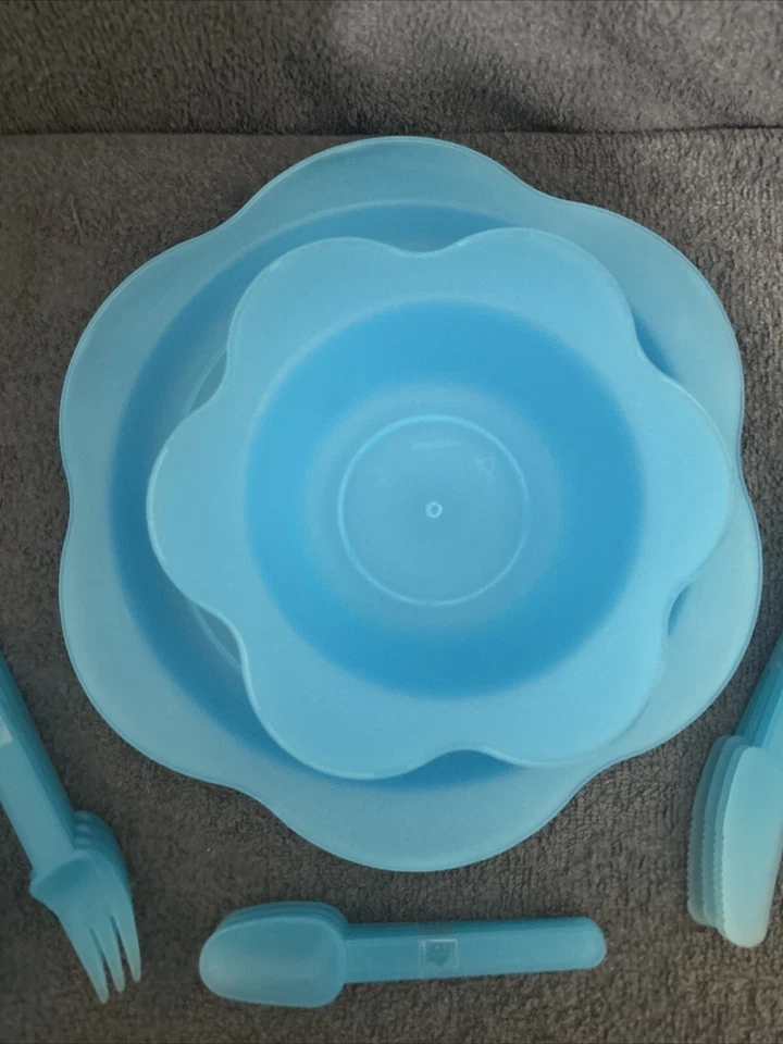 2 x 24 Piece Blue Plastic Picnic Set's Knives Forks Spoons Cups Plates unused - Image 3 of 4