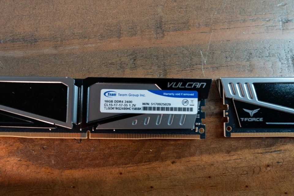 TeamGroup T-Force Vulcan 16GB DDR4-2400MHz CL15-17-17-35 TLGD416G2400HC15BBK - Image 2 of 4
