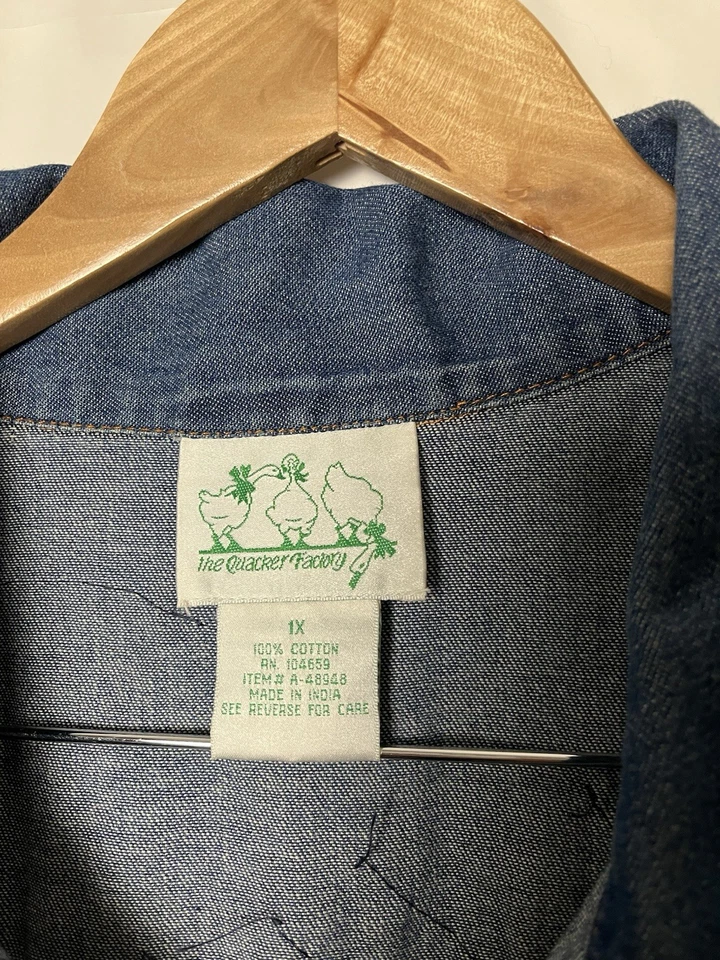 The Quacker Factory Denim Button Down Top Sleeveless Vest Beaded Stars 1X - Image 4 of 4