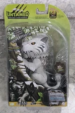 WowWee Untamed Sabre Tooth Tiger by Fingerlings – Silvertooth (Silver) – Interac