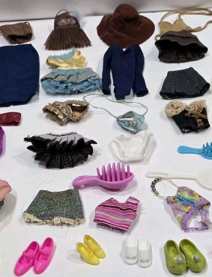 Muñeca Barbie y Otros Accesorios Lote Mixto de 72 Kelly Chelsea Zapatos Ropa  Foto 2 de 4