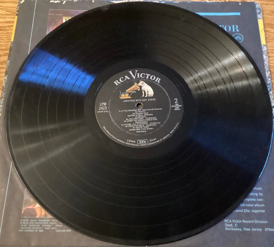 Chet Atkins “Christmas With Chet Atkins" 33 1/3 rpm LP, LPM2423 - Image 4 of 4