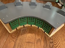 Thomas  Friends Wooden Railway Roundhouse Tidmouth Sheds 2001