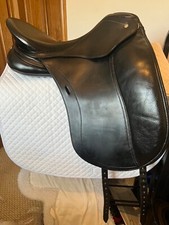 Schleese Infinity dressage saddle 17.5&rdquo; - black - long billets -Good condition.