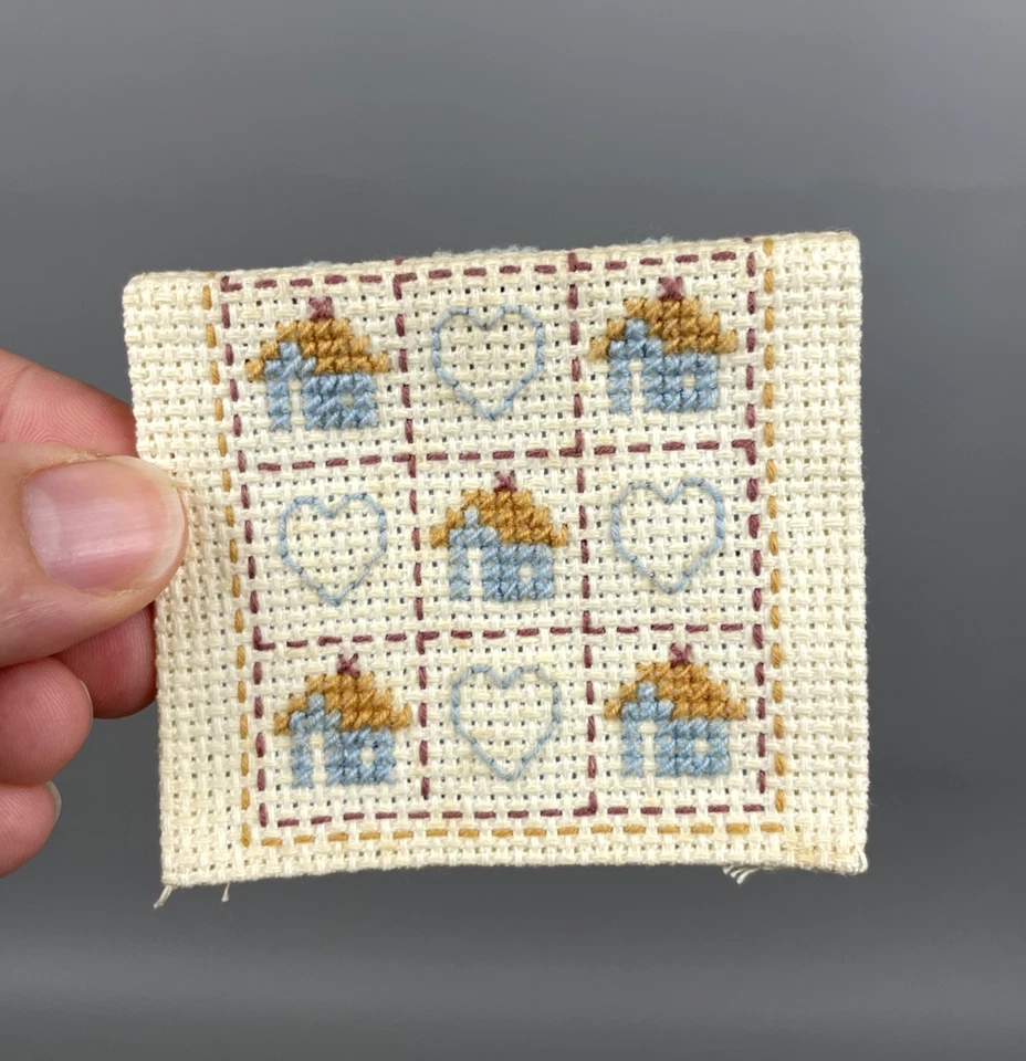 复古娃娃屋微型工匠被子后备箱帽长凳蜡烛壁灯 1980 年代 — 第 4/4 张图片