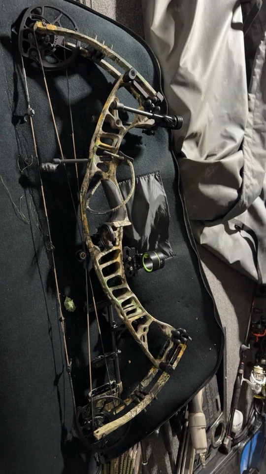 Arco compuesto para diestros Hoyt VTM 34 Foto 3 de 3