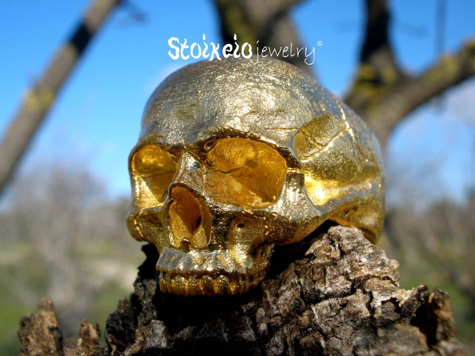 Anillo de media calavera en bruto de oro chapado en oro en plata de ley 925 anillo de calavera para hombre Foto 4 de 4