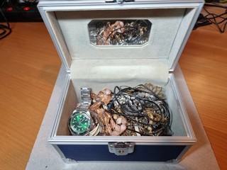 Großes Modeschmuck Konvolut in Schatulle Ketten Ringe Uhr Schmuck Lot