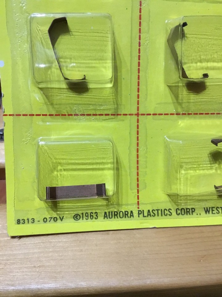 VINTAGE ORIGINAL 2 CARD LOT AURORA TJET GEAR PLATE CLAMP / 832610 /