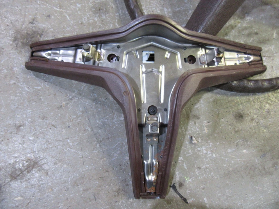 Pontiac Bonneville 1983 original interior volante bocina tapa embellecedor Foto 4 de 4