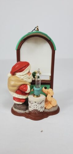 Vtg 1988 Hallmark Christmas is Magic Keepsake Ornament Reindeer Window QLX717-1 - Afbeelding 1 van 8