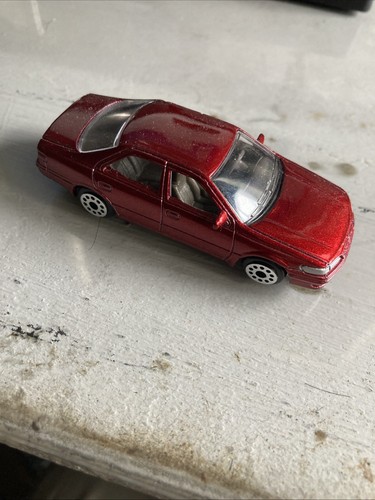 Raro Motormax Toyota Camry rojo escala 1/64 - Imagen 4 de 5