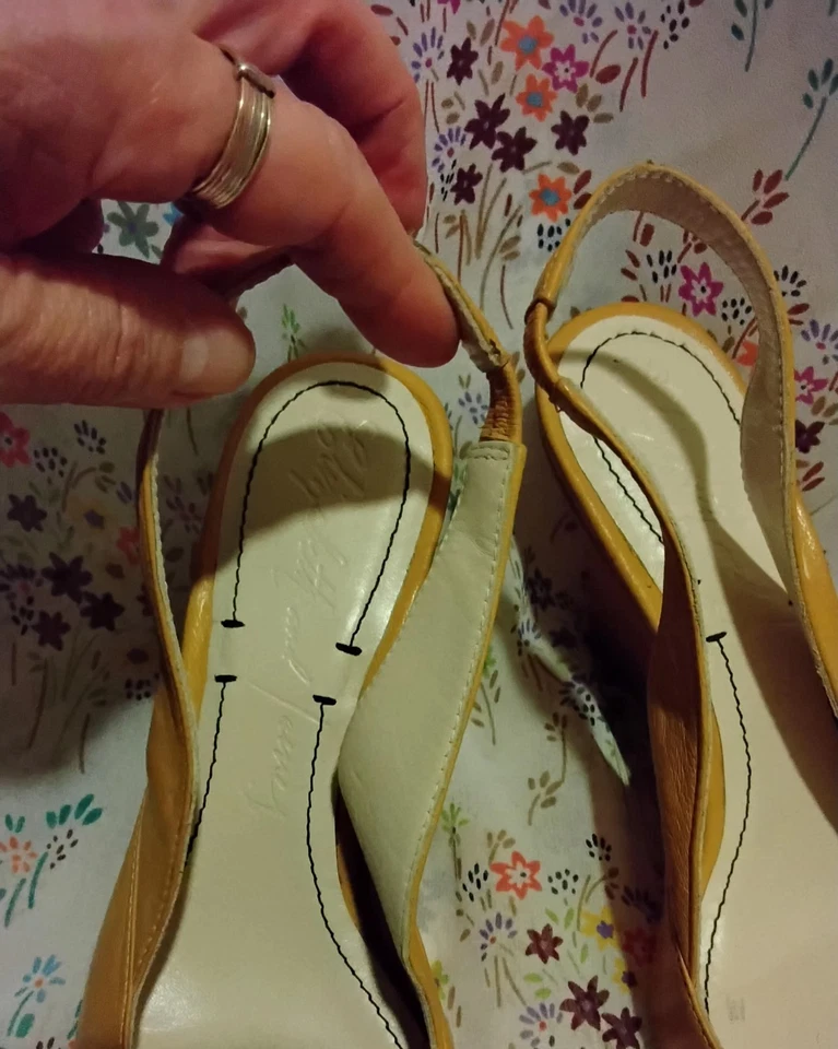 Elizabeth & James Cabestrillo Amarillo Mostaza con Punta Frontal de Cocodrilo Mujer Talla 6 Foto 2 de 4